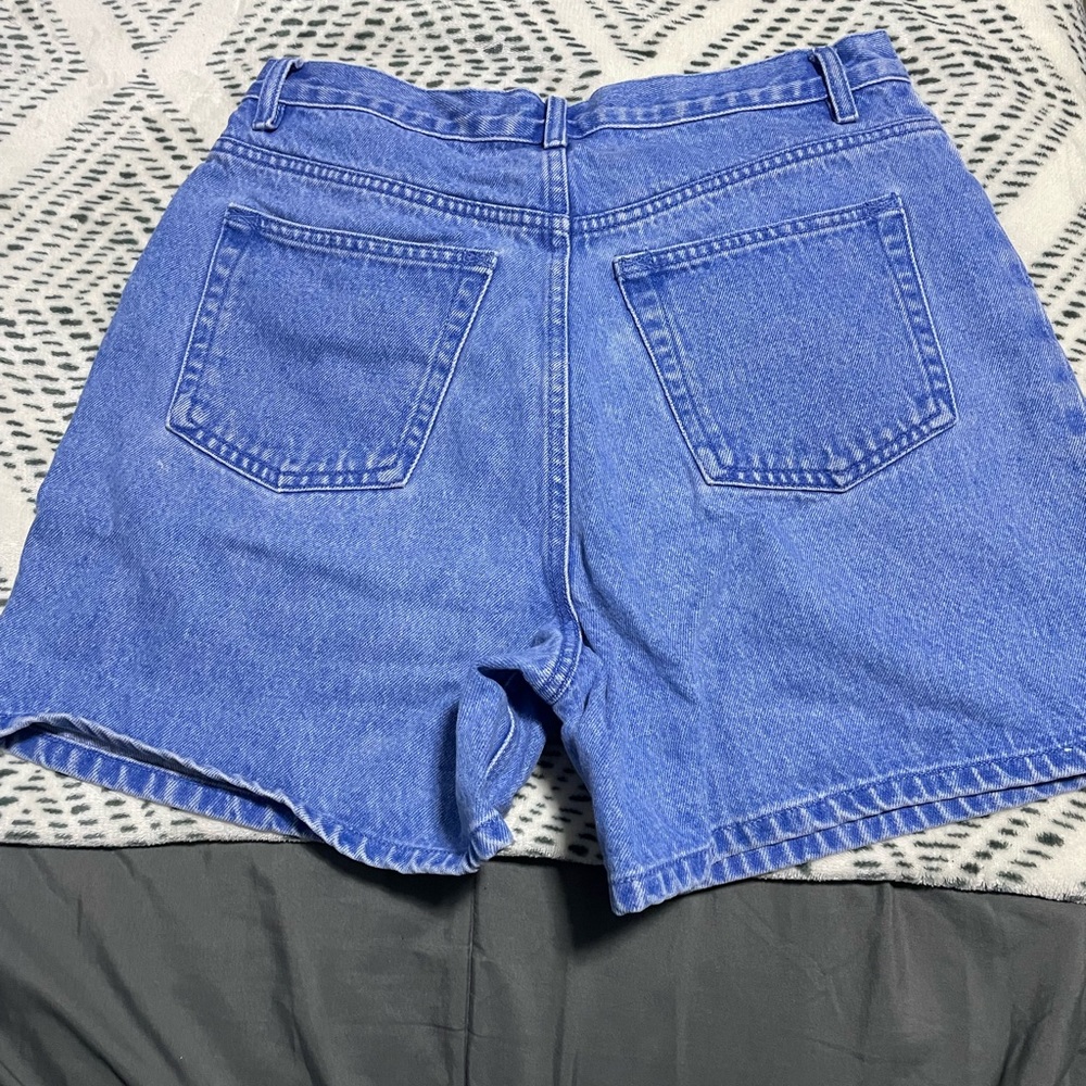 Blue mom shorts.